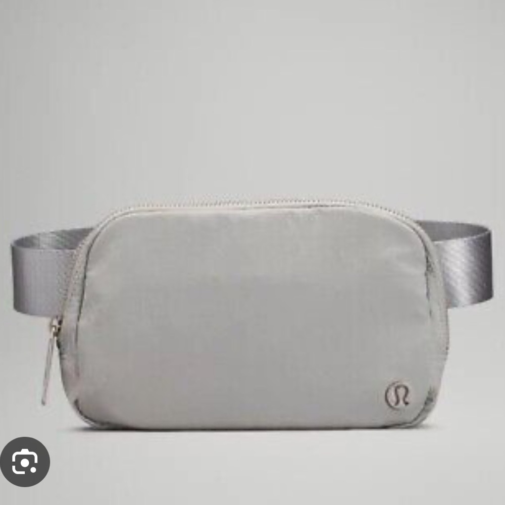 Original LULULEMON Everywhere Belt Bag 1L Light Gray SEAL Crinkle OG Strap.